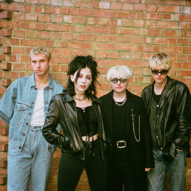 PALE WAVES